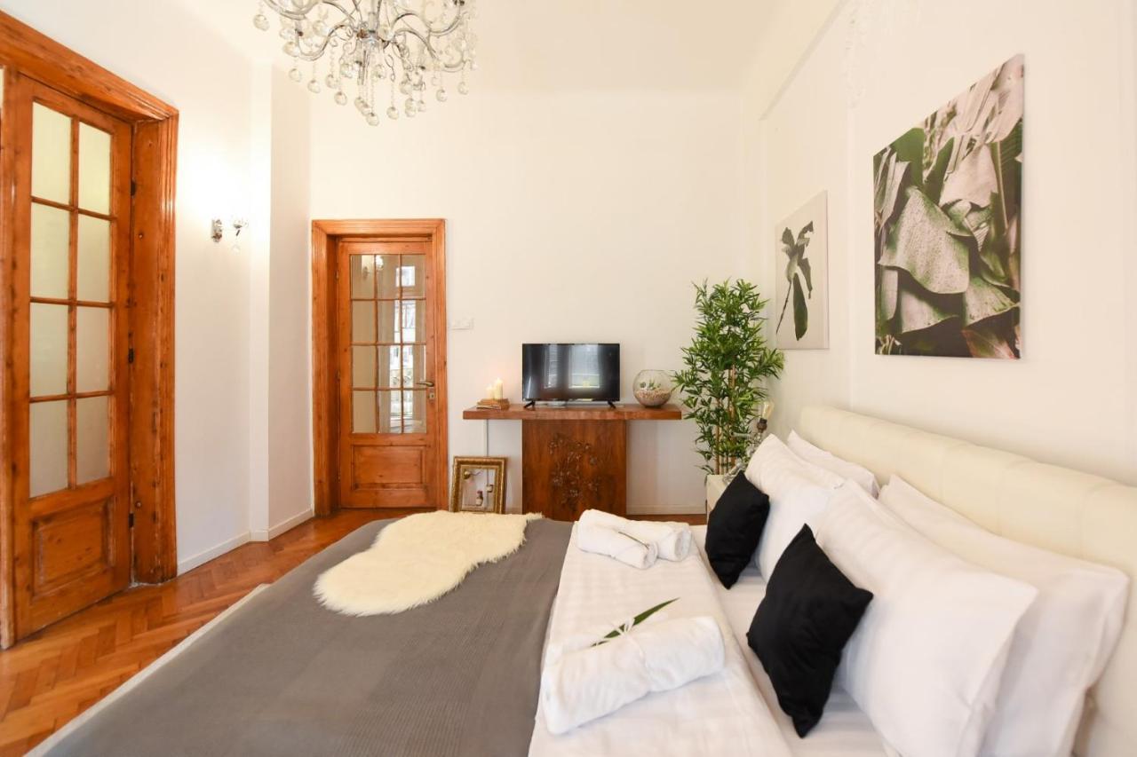 Love.Travel.Explore ♥️Apt W/ Balcony In Old Town Daire Bükreş Dış mekan fotoğraf